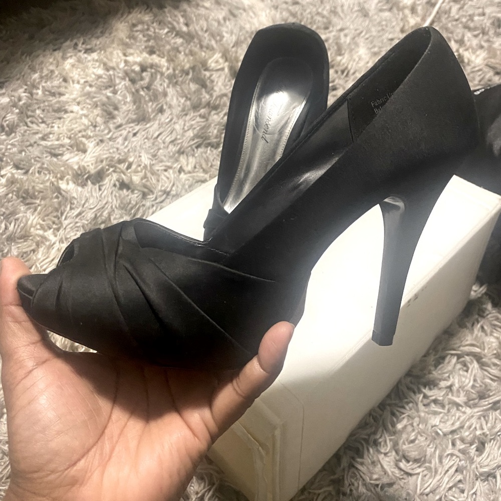 Peep toe heel